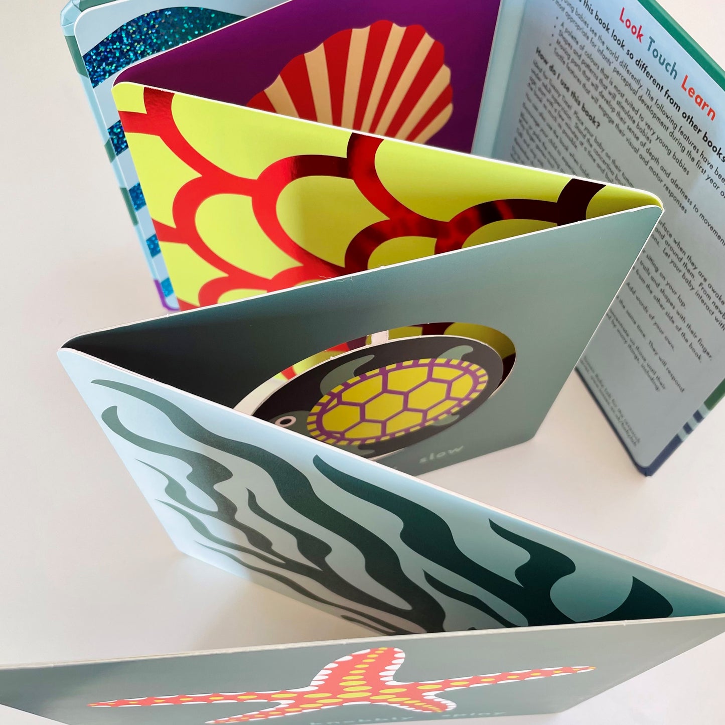 Look, Touch, Learn: Sea (A Tummy Time Book with Moving Elements)